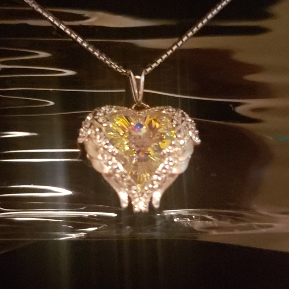 Heart & Wings Necklace Small - New - Picture 1 of 4